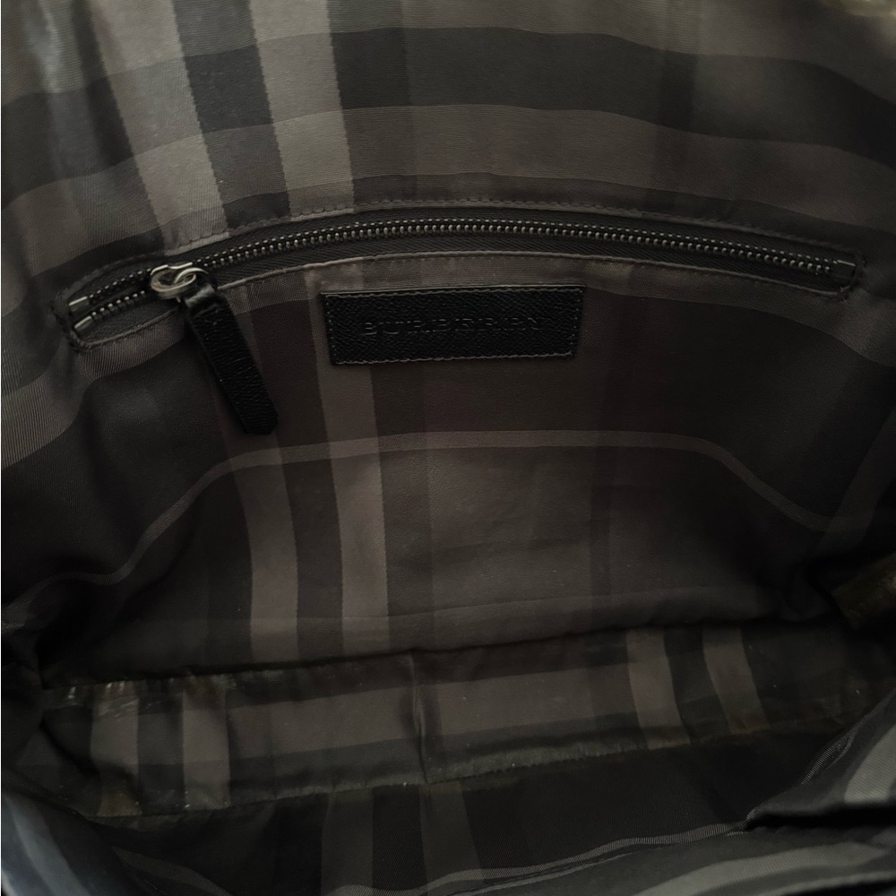 Burberry Black Laptop Bag with Textured Leather and Adjustable Strap - Picture 7 of 8